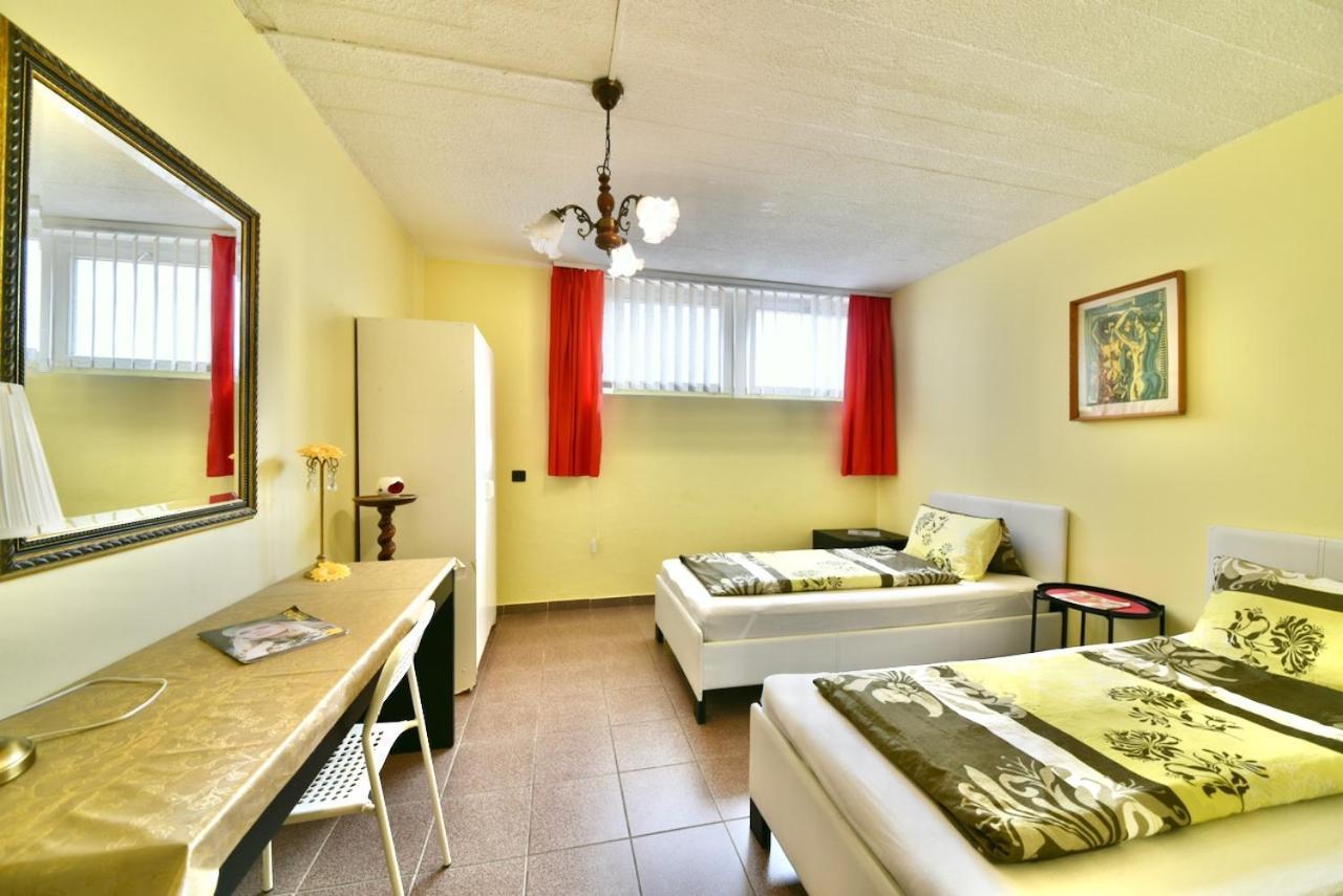 Kertvarosi Csaladi Haz Budapest Exterior foto